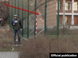 Напрямок удару, дірка в огорожі