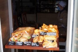 Крамничка з випічкою