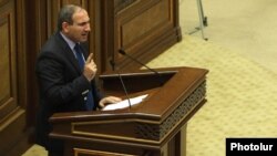 Armenia - Opposition deputy Nikol Pashinian slams the government during parliament debates, Yerevan, 21May2014.