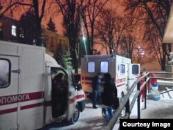 Поранених привозять до Київського госпіталю й під час перемир'я. Січень 2016 року (фото з фейсбук-сторінки «Волонтерської сотні Госпіталь»)