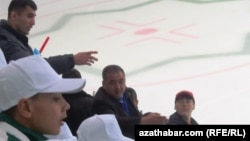 Trenerler “plany baýdagy galgat!” buýruklaryny berýärler