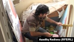 Rəssam emalatxanada