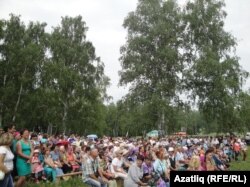 Сабан туена йөзләрчә кеше килде