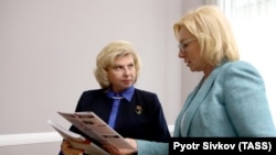 Tatyana Moskalkova (soldan) ve Lüdmila Denisova. Arhiv fotoresimi