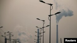 Кытайдын Хэбэй провинциясындагы болот эритүүчү завод. Сүрөт 2014-жылы тартылган.