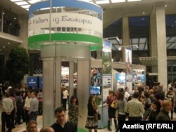 Күргәзмә залында