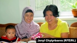 Ырыс Коконбаева өз тарбиялануучусу менен