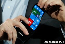 مایکروسافت پنج سال پیش از نسخه مفهومی صفحه نمایش قابل انحنای خود رونمایی کرده بود.