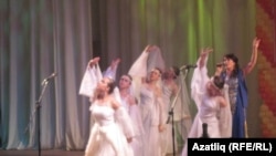 “Каз канаты” җырына бию композициясе