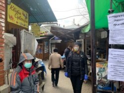 На ринки Львова пропускають лише у масках