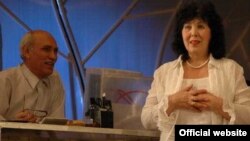 Дания Нуруллина "Алты кызга бер кияү" спектаклендә Хәдичә ролендә