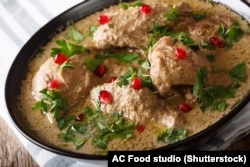 «تساتسیوی» با سس گردو و بوقلمون