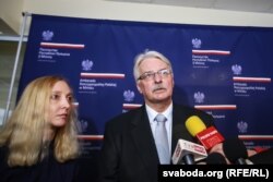 Міністар замежных спраў Польшчы Вітальд Вашчыкоўскі наведвае візавы цэнтар Польшчы ў Менску. 22 сакавіка 2016 году