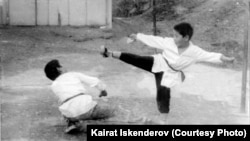 : Жаш каратисттер. Инилерим Марат менен Талант.