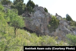 Хандын үңкүрүнүн сырткы көрүнүшү. 30-май 2017-ж.