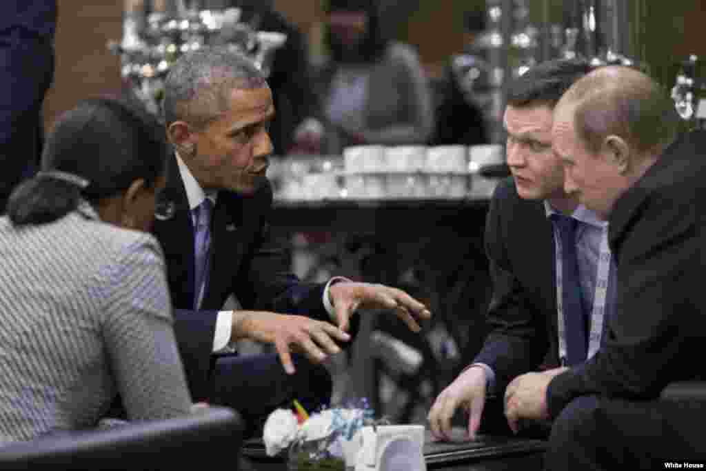 دیدار پوتین و اوباما در حاشیه نشست گروه ۲۰ در هتل رگنوم کاریا در آنتالیا، ترکیه، ۱۵ نوامبر ۲۰۱۵