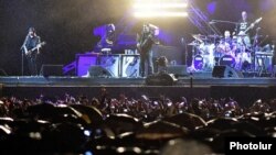 Armenia - U.S. rock band System of a Down holds a first-ever concert in Yerevan, 23Apr2015.