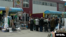 Алматыдағы базарлардың бірі. 8 сәуір 2009 жыл