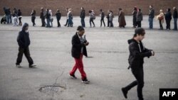 صف مردم برای رای‌گیری در انتخابات سال ۲۰۱۲