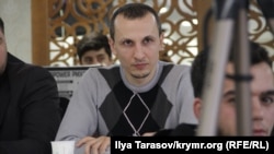 Server Mustafayev «Qırım birdemligi» birleşmesiniñ toplaşuvında. Aqmescit, 2017 senesi dekabrniñ 23-ü