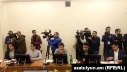 Студенты и представители власти во время круглого стола-обсуждения, 22 ноября 2017 г.