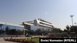 Здание ошского международного аэропорта