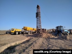 Чустдаги сув қувурини қазиш пайти