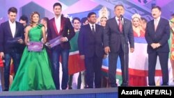 Рөстәм Миңнеханов чыгыш ясый