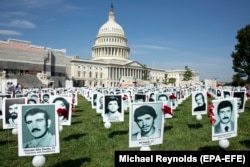 تصاویر ده‌ها تن از قربانیان اعدام‌های تابستان ۶۷، که در سپتامبر ۲۰۱۹ در مقابل ساختمان کنگره به نمایش گذاشته شده است