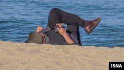 عباس کیارستمی در مستند «کیارستمی و عصای گمشده» ساخته محمودرضا ثانی که سال ۱۳۹۹ پخش شد