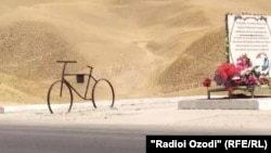 На месте теракта установлен памятник-велосипед