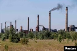 Коксохимический завод в Авдеевке под Донецком несколько раз переходил в ходе боев из рук в руки