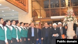 اکبر طبری در کنار صادق لاریجانی در مراسم افتتاح مجموعه تفریحی میلاد در مشهد. معاونت اجرایی دفتر لاریجانی در دوره او تبدیل به یک بنگاه ساخت و ساز شده بود.