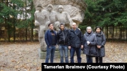 Мусахан Калпаев көмүлгөн боордоштор мүрзөсү. Польша. 2012-жыл.