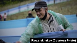 Айсуак Йомаголов 9 август көнне Куштауны яклау флешмобында