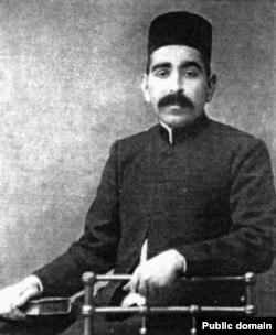 سلیمان میرزا اسکندری که بعدها در تشکیل حزب توده نقش کلیدی ایفا کرد و نخستین رهبر این حزب شد.