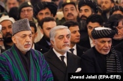 Afghan President Ashraf Ghani (right), Chief Executive Abdullah Abdullah (center), and former Afghan President Hamid Karzai attended the funeral ceremony.