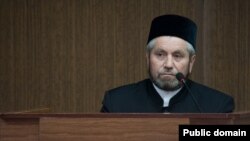 Әлфәс Гайфуллин утырышта чыгыш ясый