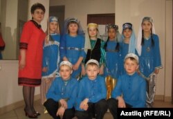 Воткинскидан Земфирә Селезнева укучылары белән