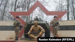 Ооган согушунда курман болгон советтик жоокерлерге тургузулган эстелик, Жалал-Абад