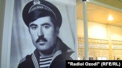 Тажикстан президенти Эмомали Рахмондун жаш кези.