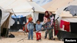 Сирийские дети в палаточном лагере для беженцев на территории Иордана. 6 марта 2013 года.