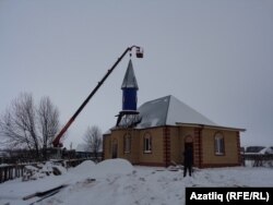 Мәчеткә манара күтәрелә