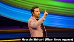 پژمان بازغی در یکی از برنامه‌های «کودک شو» در ۲۶ فروردین ۹۶