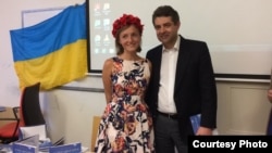 Анастасія Дмитрук і посол України в Чехії Євген Перебийніс