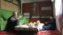 Ахмет Елибаев со своим знакомым Амирбеком Орынбековым.