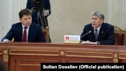 Сапар Исаков и Алмазбек Атамбаев.