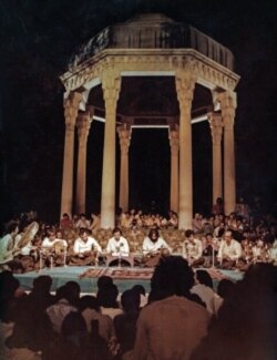 از معدود عکس‌های جشن هنر شیراز در حافظیه