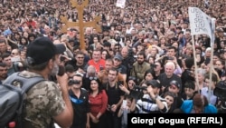 Armenia - Opposition leader Nikol Pashinian addresses supporters in Ijevan, 28Apr2018.