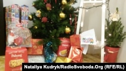 Подарунки під ялинкою